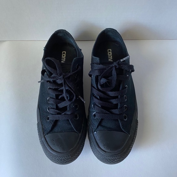 Converse Shoes - Converse All sTar low top black sneakers